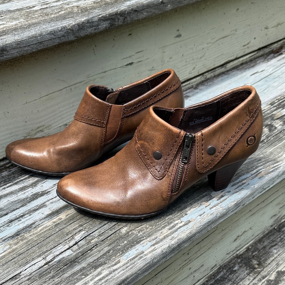 Born brown Leather Ankle Boots shoes western heels size 8.5